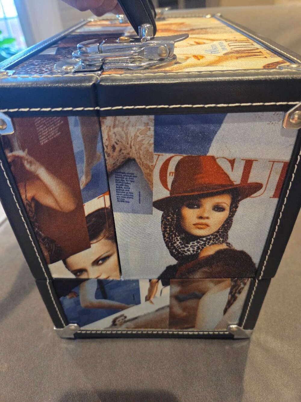 RARE Vintage Caboodles Salon Pro large train case keys Kate Moss & Vogue covers
